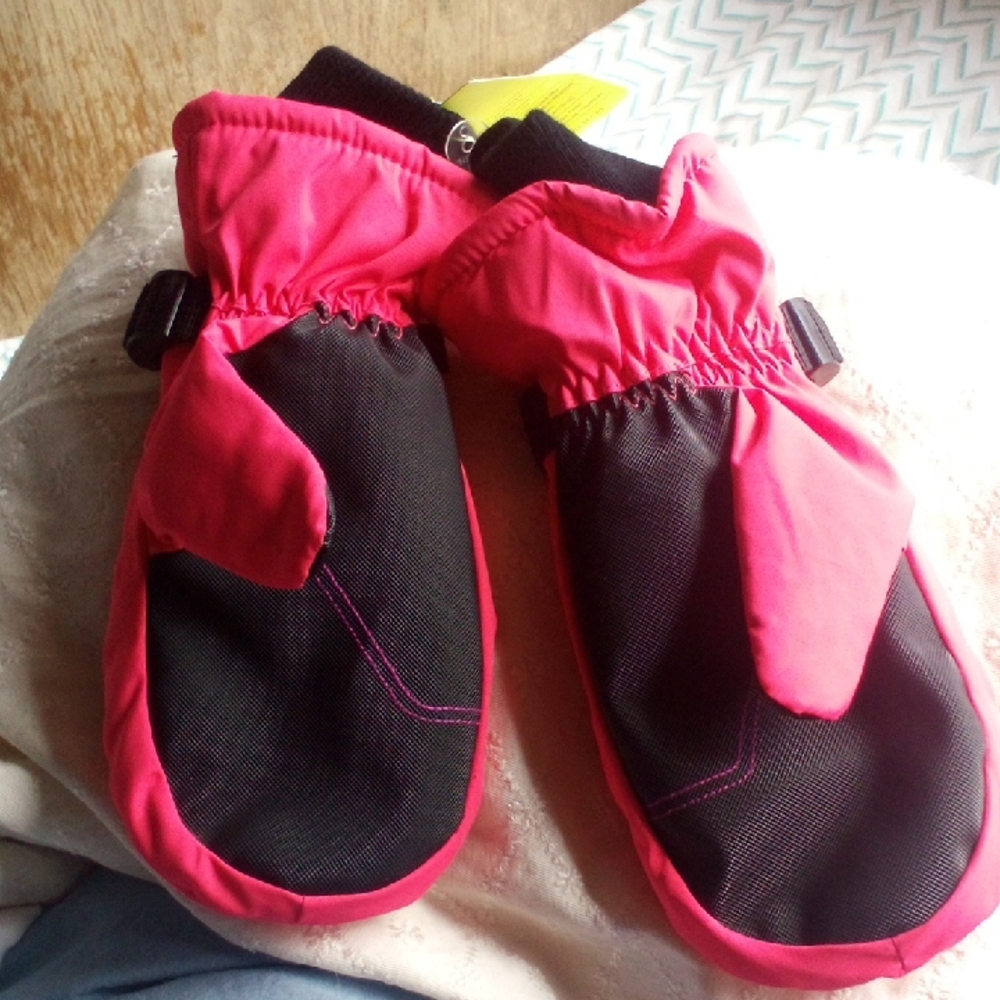 All in Motion Pink and Black Insulated Mittens